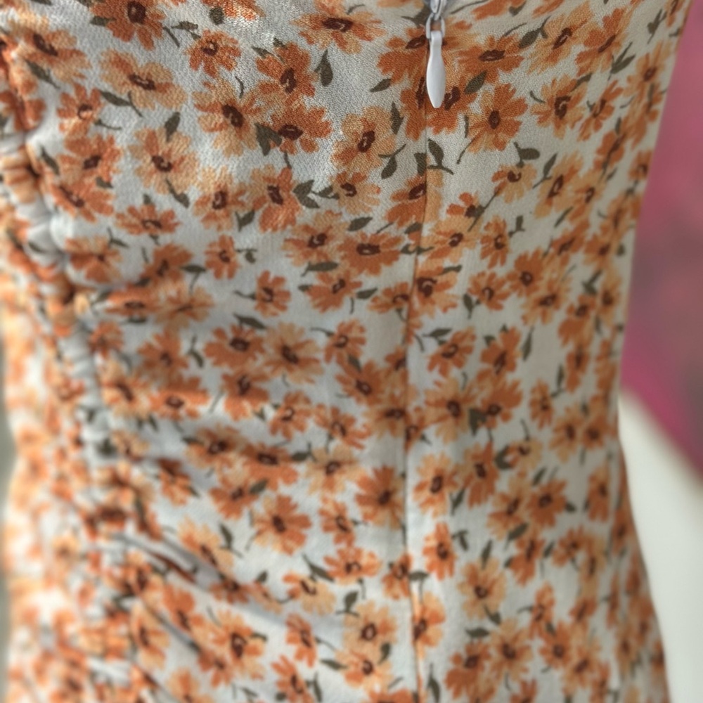 Floral Ruched Dress - Picture 4 of 5